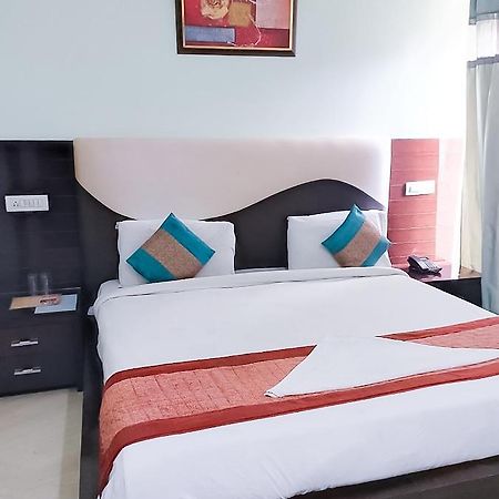 Roomshala 110 Hotel Mulaqaat - Shiv Nadar University Dadri Kültér fotó